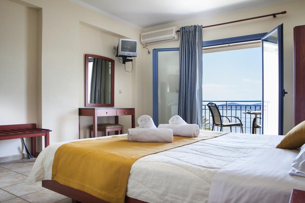 Olive Bay Hotel Agia Efimia Стая снимка